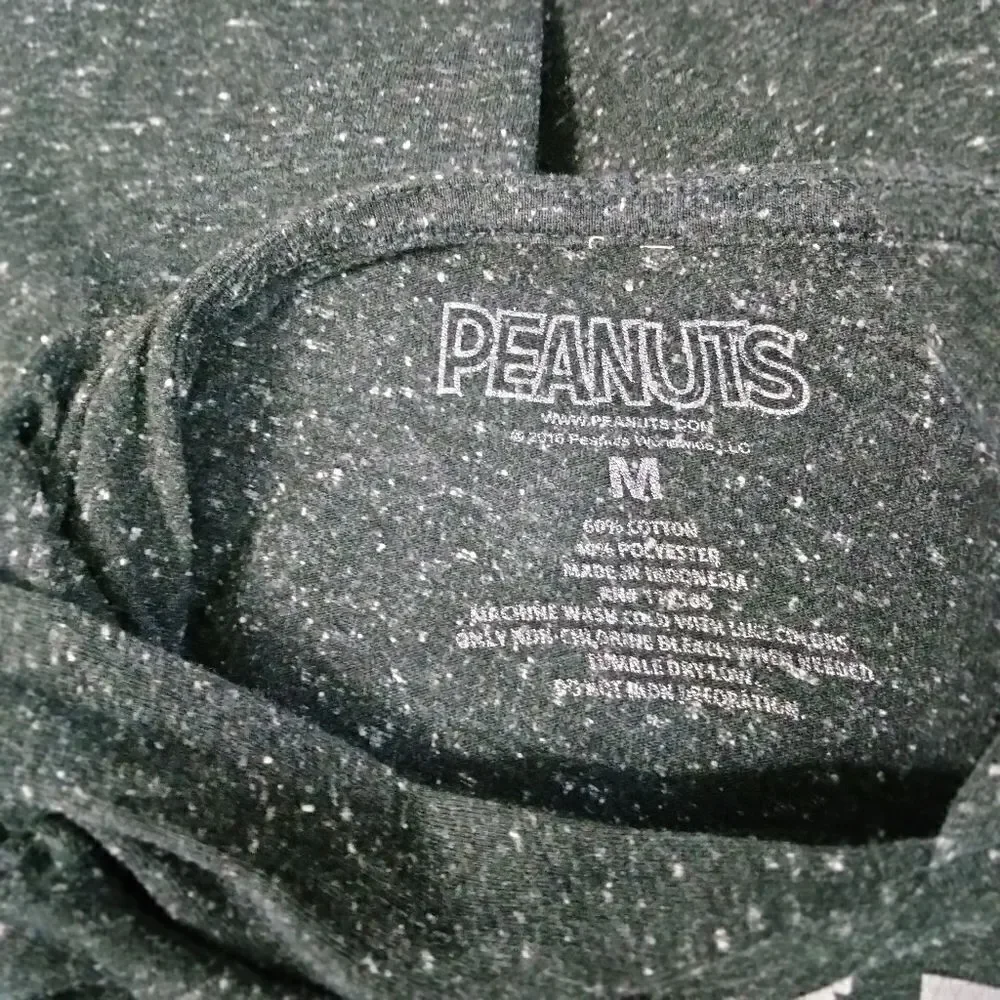 Peanuts Short Sleeve Hoodie Tee Shirt Sz M Snoopy Stay Fly Basketball Gray - Picture 4 of 4